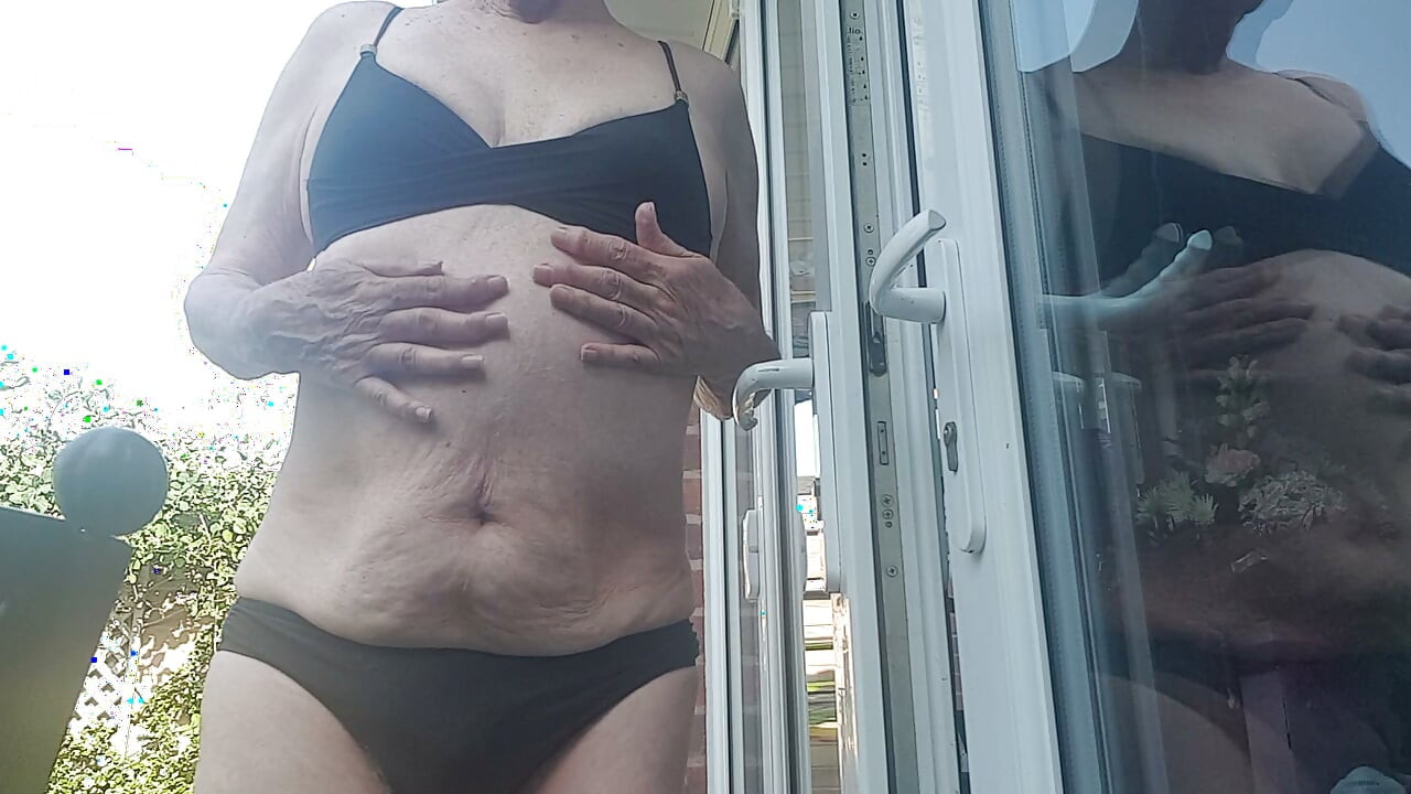 Bikini đen..