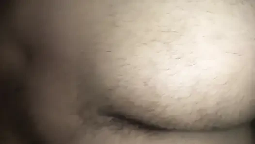 Hintli kadın ışıkları söndürerek seks yapıyor