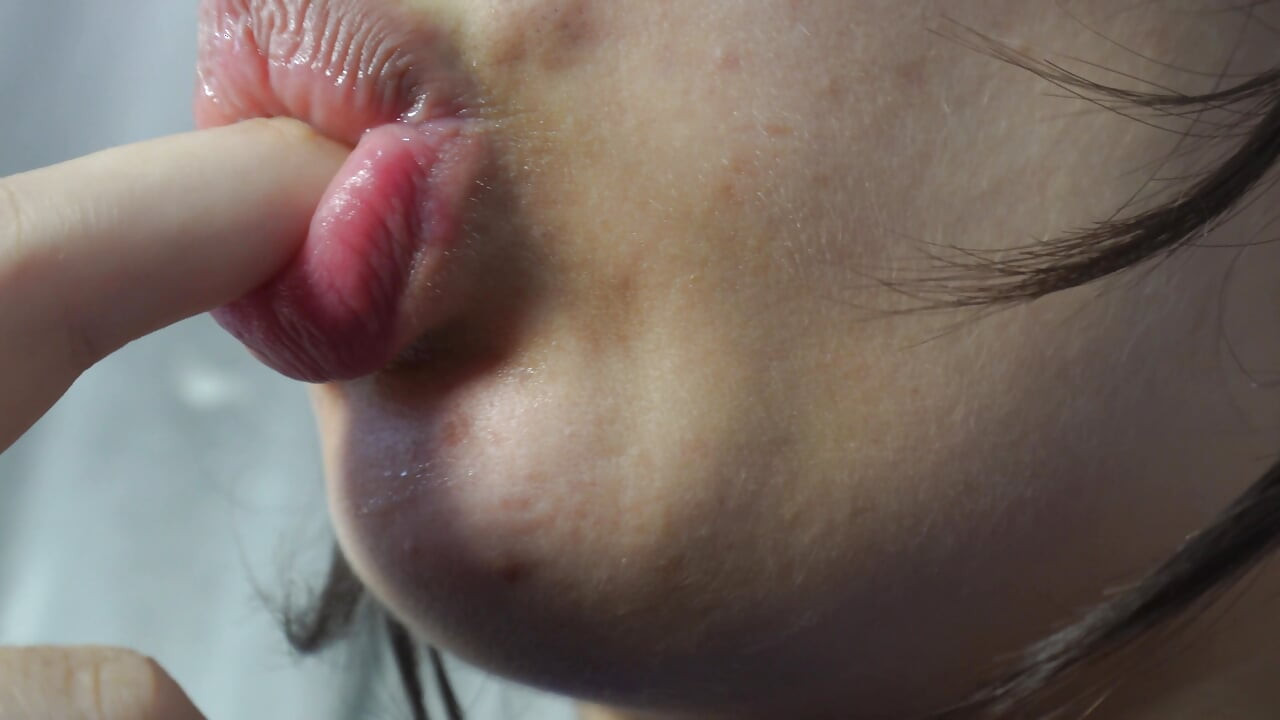 Moja indijska žena s velikom guzicom masturbira s vibratorom, pička joj se smoči i doživljava orgazam u 4K