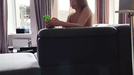 Er füllte den mund des lustvollen schätzchens mit heißem klebrigen sperma und sie ahte alles (POV)
