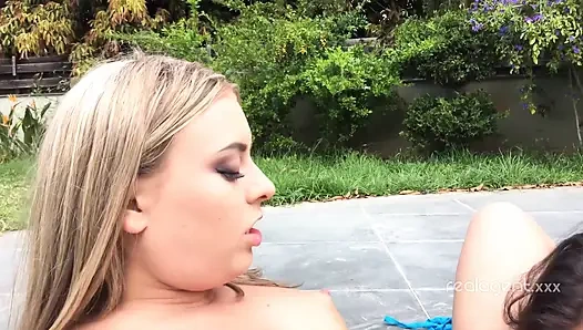 Juggy brunette whore can sunbathes by the pool and lick girlfriend's wet holes