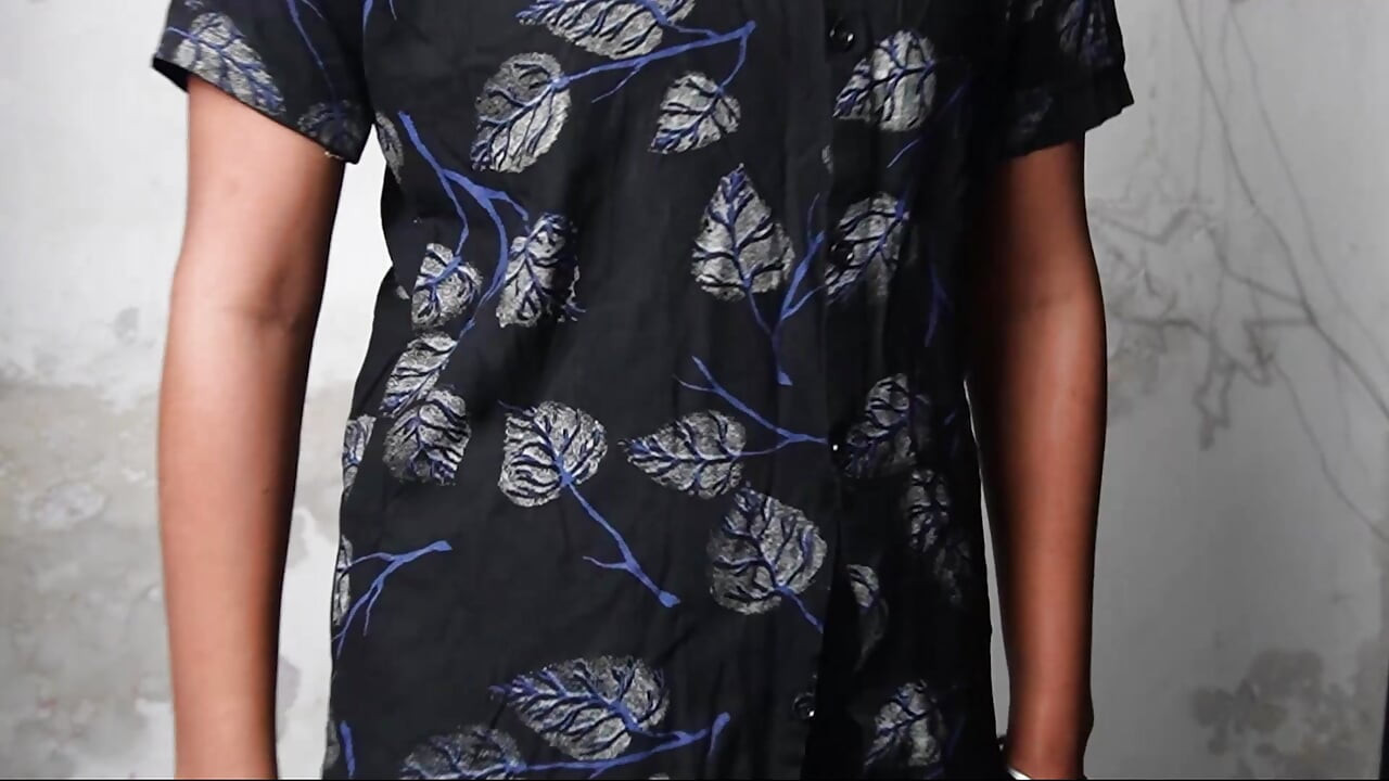 נערת קולג' הודית יוצאת לסקס תוך כדי ויראציה