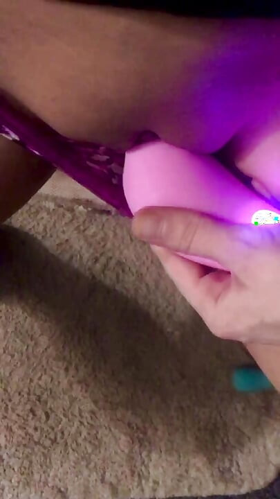 MEMEK BESAR ISTRI MUDA SEKSI INI DIENTOT HABIS-HABISAN SEBELUM DIENTOT HABIS-HABISAN SAMA SUAMINYA