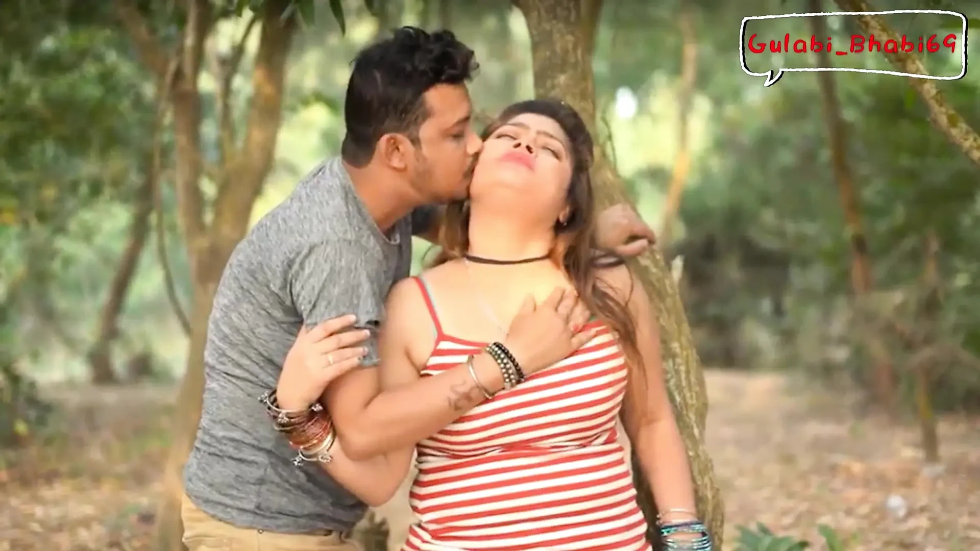 Jangal me gf bf...