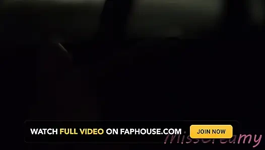 Sürtük karımı otoparkta herkesin önünde arabada bir yabancıyla paylaşiyorum - #2 - misscreamy