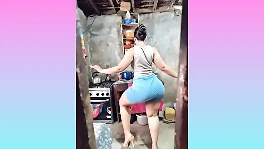 Огромная задница этой женщины