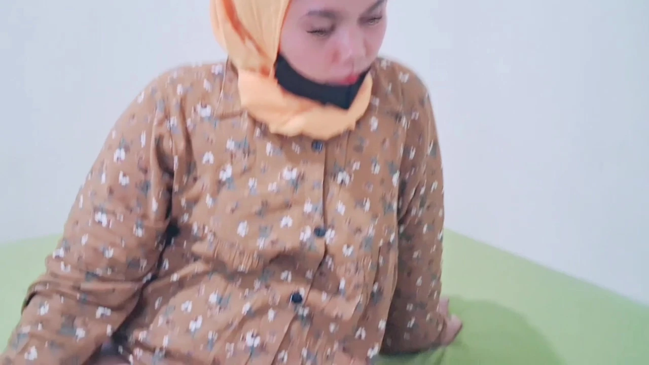 Tesettürlü 24 yaşındaki Müslüman kadın patronuyla bir apartmanda seks yapıyor - full video porno endonezya viral