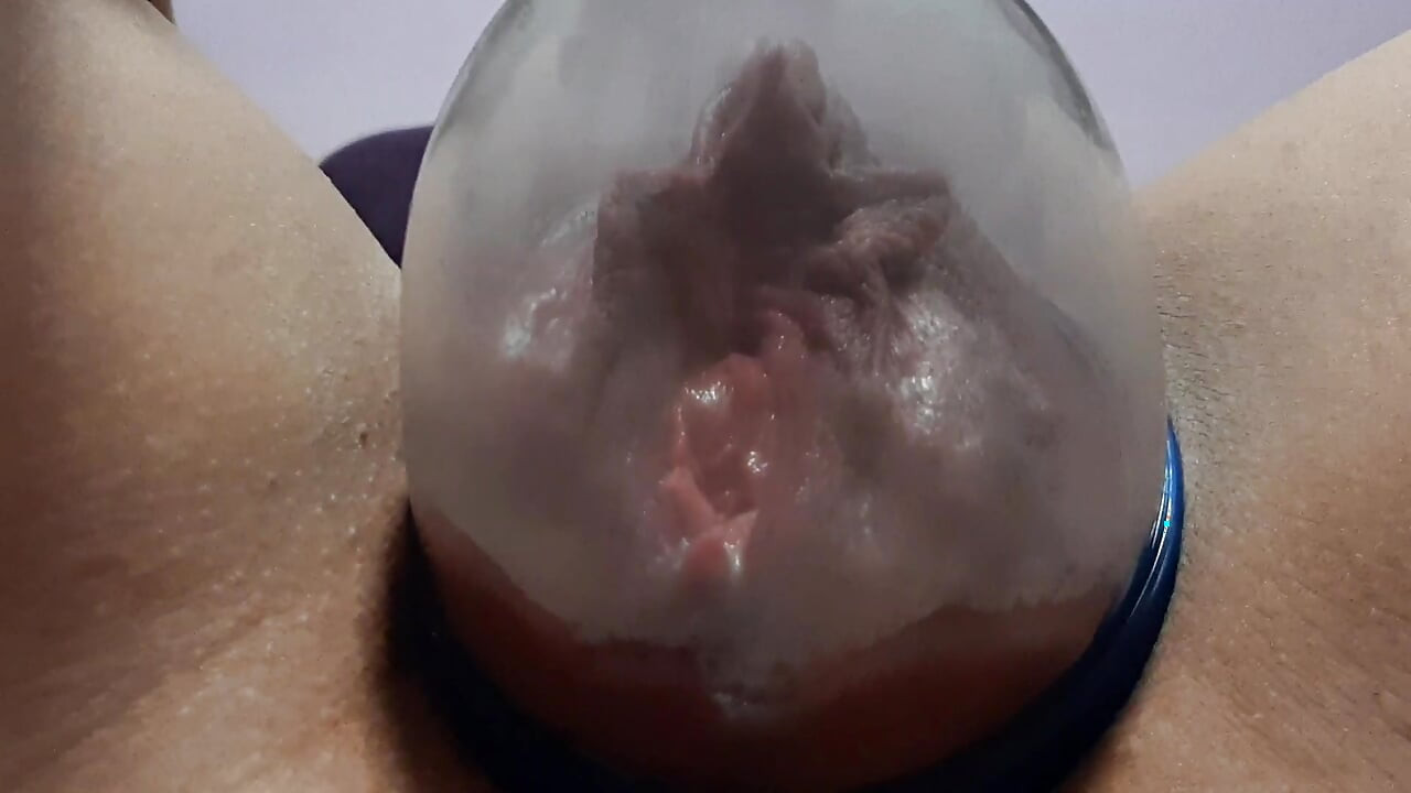 素晴らしいポンプされた巨大なマンコ