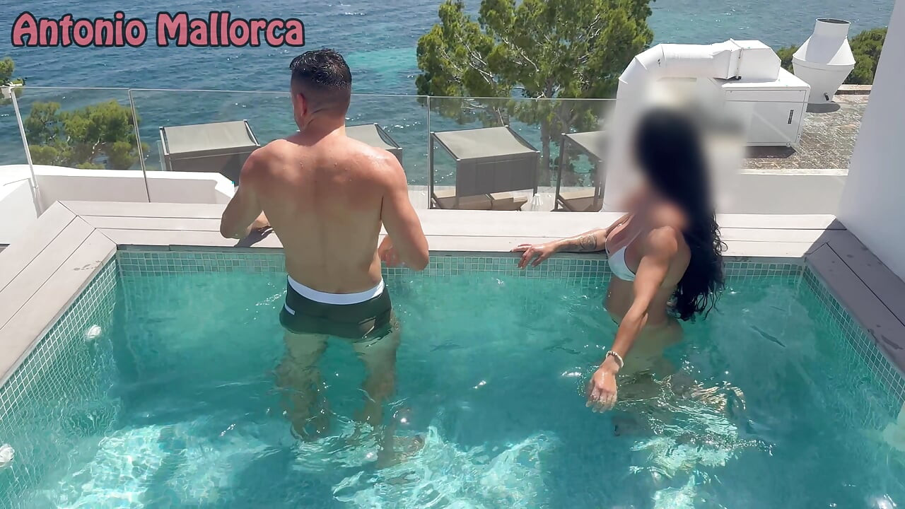 西班牙夏天蕩婦在快速撿到後乞求我的雞巴
