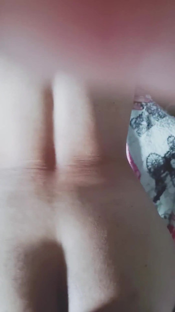 Latina seksi mengongkek zakar kegemaran selepas mengalami orgasme besar, dia menjadi nakal dan menelan semua air mani | Klip 1