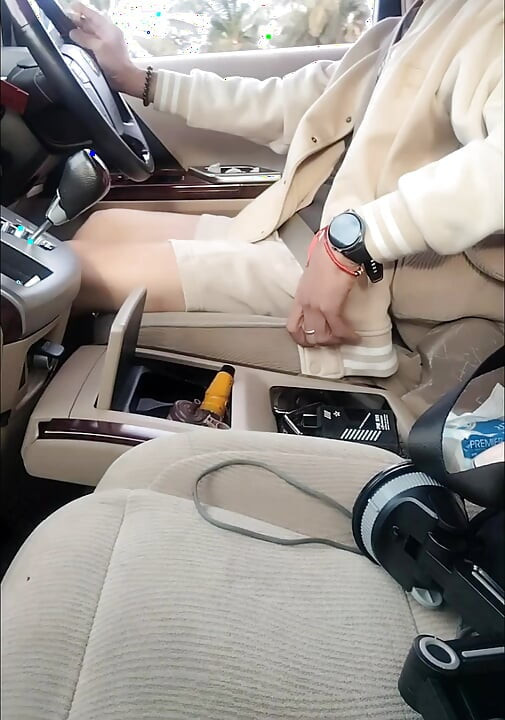 運転中に自慰と射精、少し車が増えた