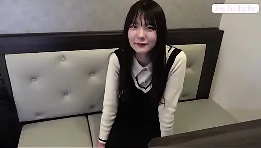 Gadis gigi yang higienis dengan tubuh aduhai tiba-tiba setuju dan dientot habis-habisan sampai dicrot di dalam