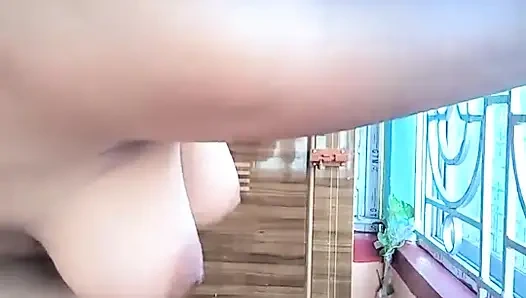 Tatminsiz karım ofisteki patronunla amını göstermek için evde yalnızdı