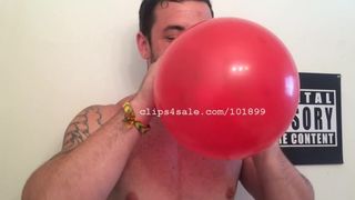 Balloon-фетиш - Edward, хлопает воздушными шариками, часть4, видео1