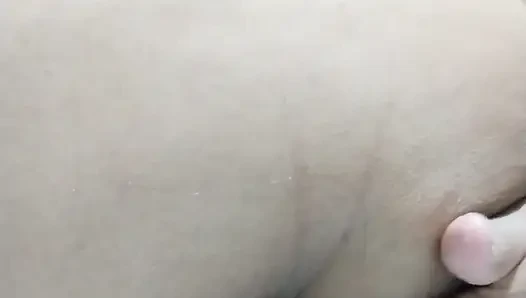 Frau mit dickem arsch sehnt sich nach schwanz schreit vor vergnügen