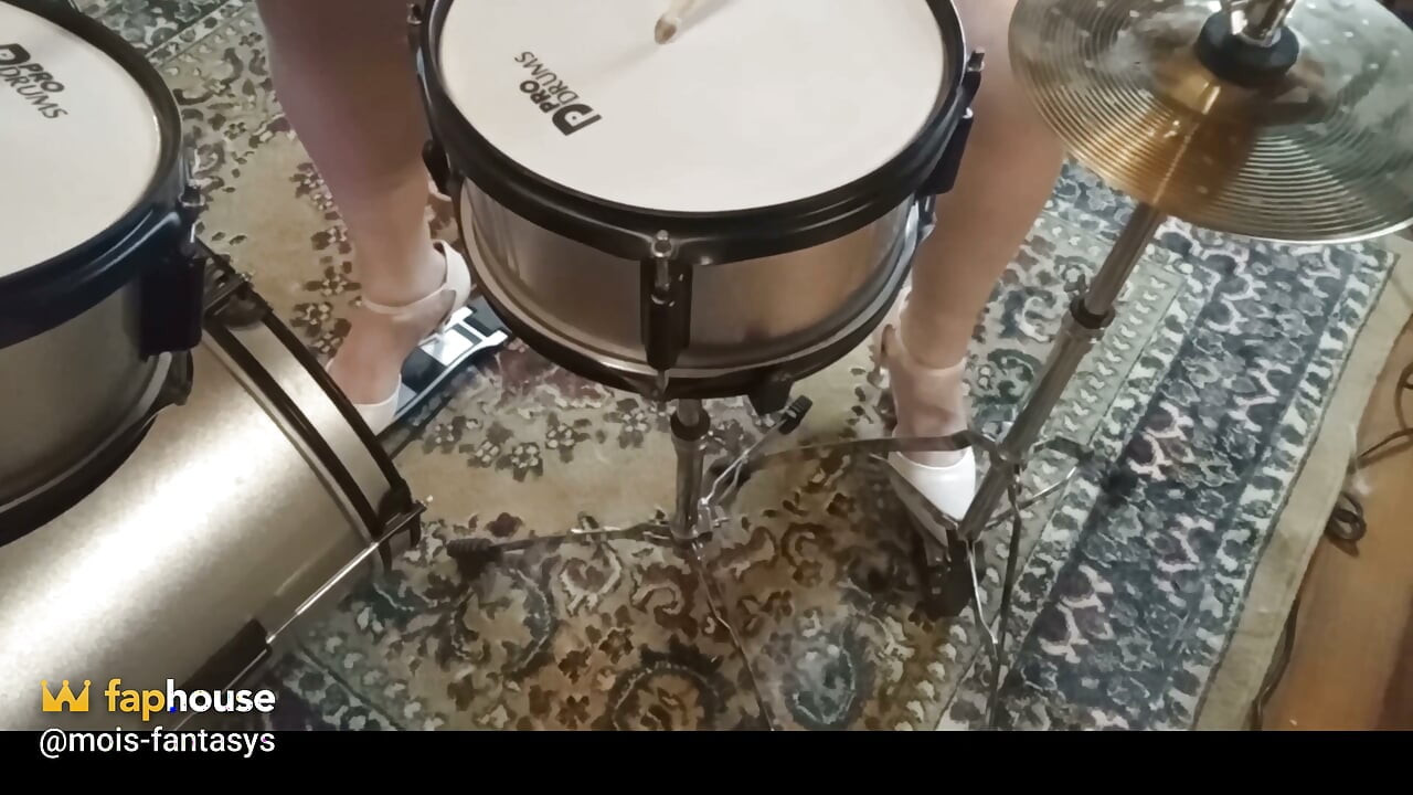 Davul pedalımı pompalarken seni aşağılamak istiyorum