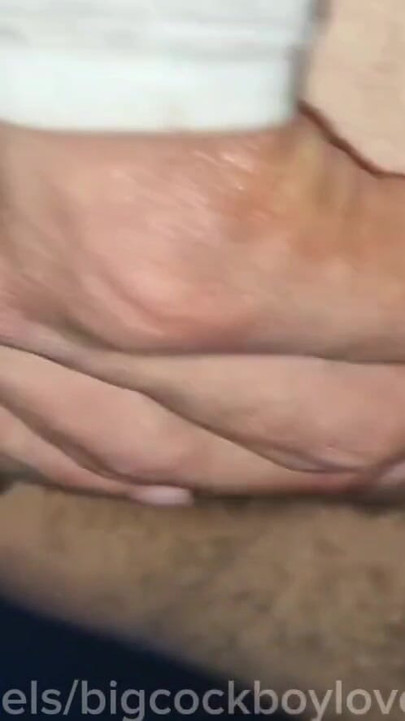 “在商场小便池里操了一个保安！”的惊心动魄时刻！热辣的渴望鸡巴的家伙们。随机操逼”