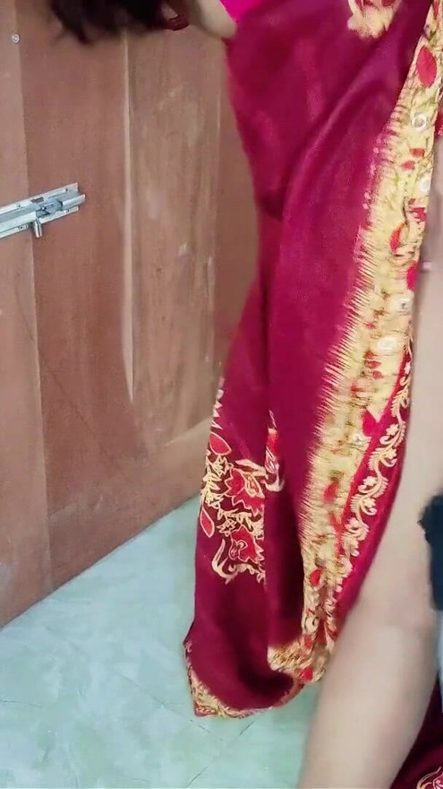 Cheating boss wife take employee dick behind the door..Desi bhabhi fuck xxx | Clip 1