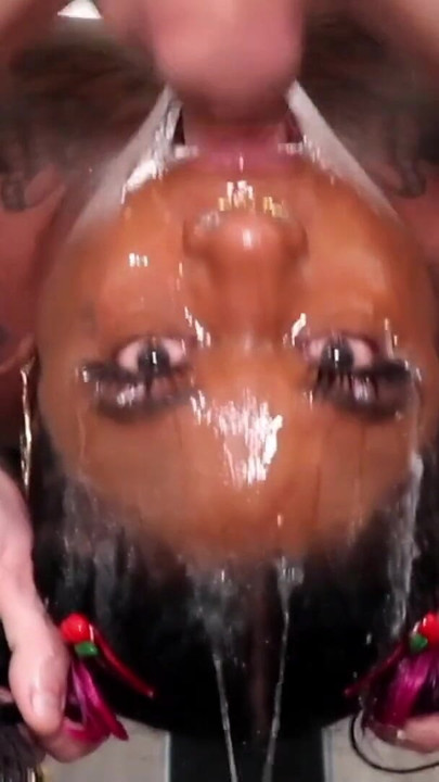 超级邋遢的深喉和粗暴深喉|剪辑 1