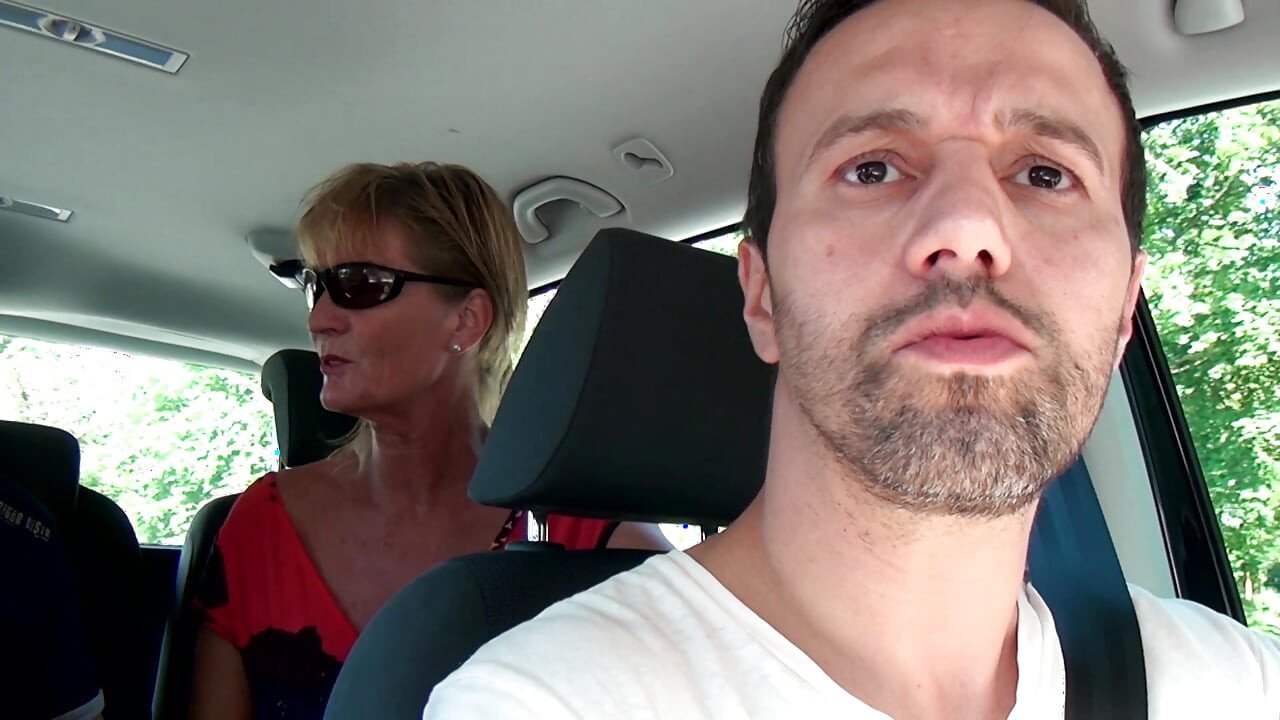 饥渴的家庭主妇双洞齐插群交