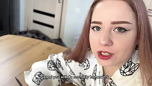 Eine schöne Krankenschwester hilft mir bei den Hausaufgaben und bringt mir dann Hardcore-Sex bei