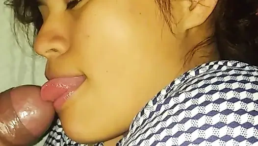 Leidenschaftliche Blowjobs von einer untreuen Frau. Ich habe mich in den GROSSEN PIN meines LEHRERS verliebt und gebe ihm ein paar KÖSTLICHE LICKS