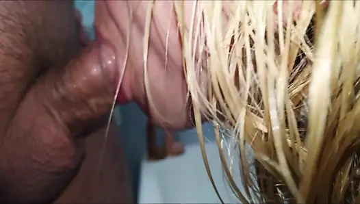 Sie nahm gerade ein bad, aber beide löcher wurden gefickt und ihr mund war mit sperma gefüllt