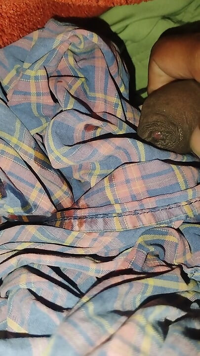 Наслаждаюсь моим мясистым хуем