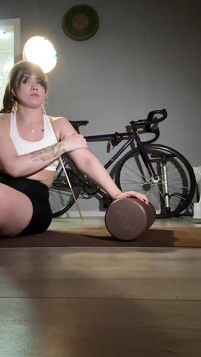 trouble-free bitch is training in the gym to pick up a new guy to fuck for the night, everyone fucked her here