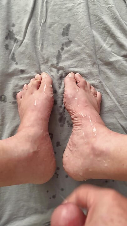 Cum on feet