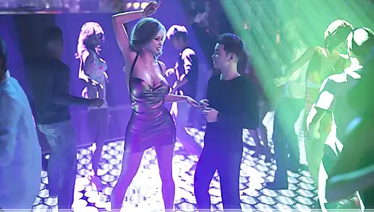 Bir evli kadın ve üvey anne Aiden'ın üvey babası Sophia ile sert seks yaptıktan sonra gerçek sikişiyor