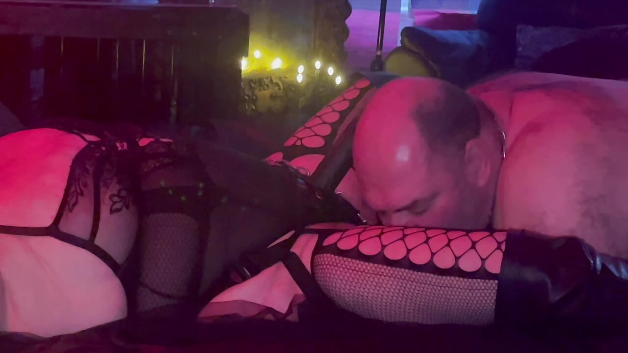 Part 2:- Domina Gives Booboo a treat of worship.