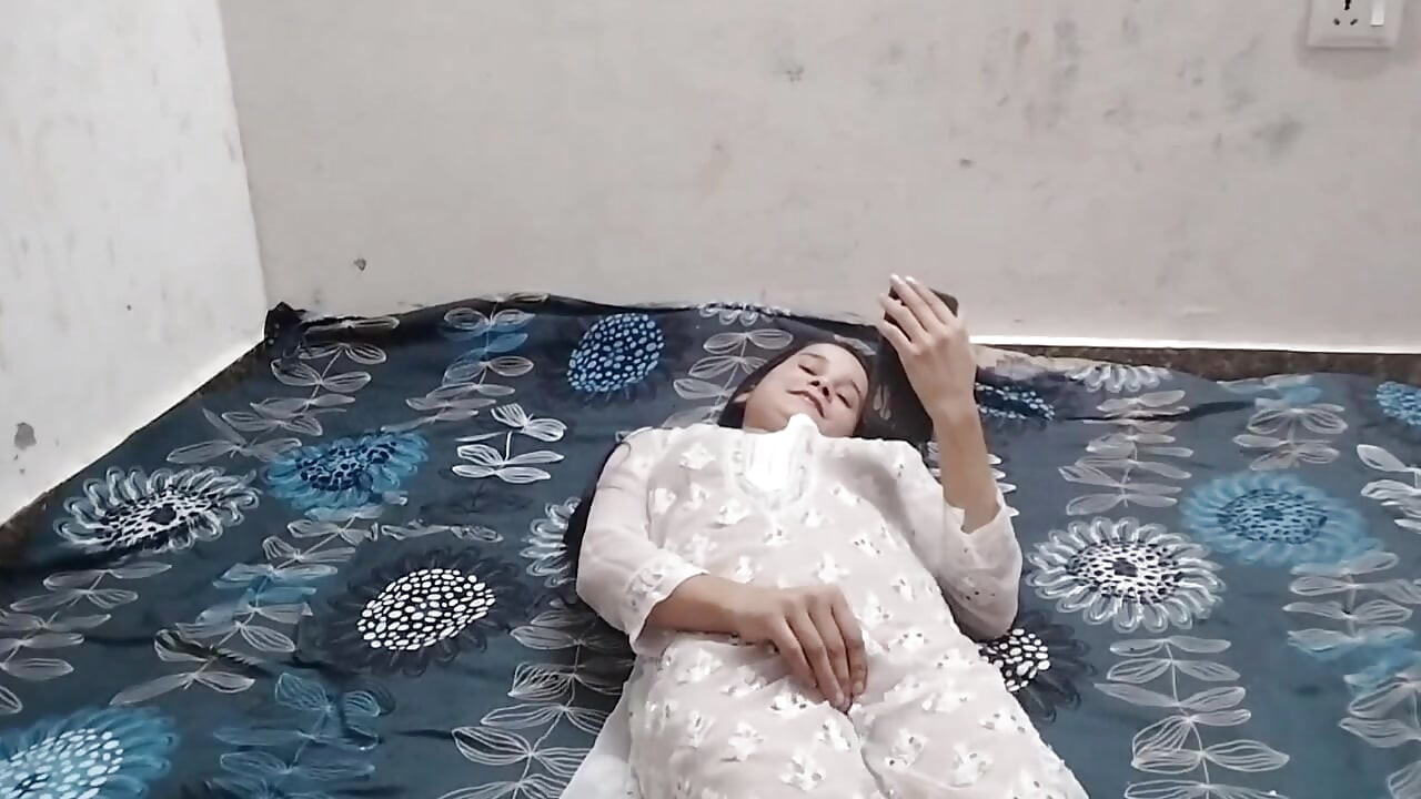 Bhabhi ko bur chod kar paani nikal kar pee gya