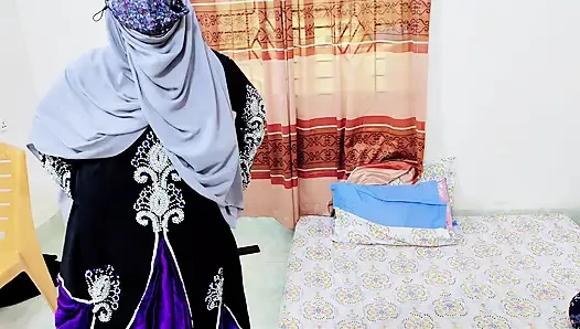 Hijabi stepmom need big dick for face fuck so stepson help her hot xxx