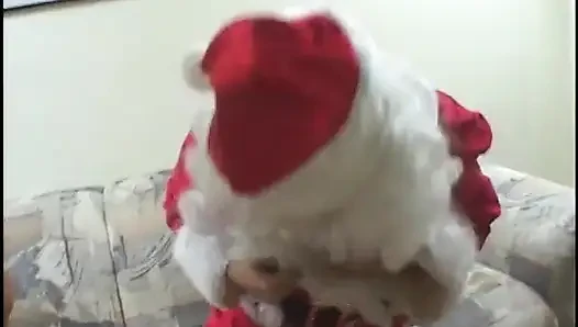 Noel Baba'nın güzel bir oral seks için gelmesini izle