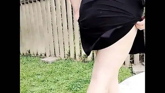 Meine Stiefmutter in transparentem Kleid in der Öffentlichkeit