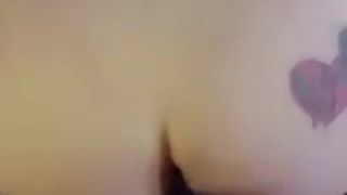 Meine heiße Ehefrau nimmt einen riesigen Stierschwanz zum anal ficken ohne Gummi