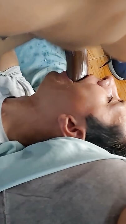 Deepthroat mọng nước không ngừng