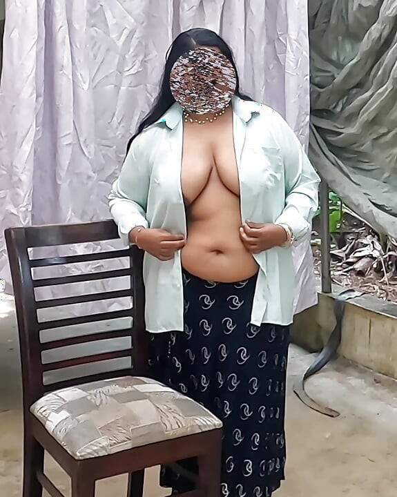 India Woman in Skirt Getting Naked