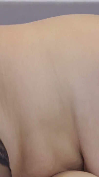 뚱뚱한 엉덩이 BBW 할머니 바벳이 남자 얼굴에 앉아서 하루 종일 빨아먹히는 거! | 클립 2