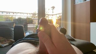 Ejaculação em câmera lenta no pôr do sol