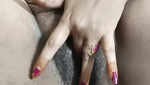 Hintli güzel Telugu teyze sari ateşli romantizm amcığı domaltarak sikiyor