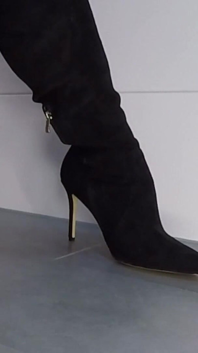 Zapanjujući trenutak iz "Crossdresser u visokim potpeticama hands-free orgazam prostate, svršavanje"