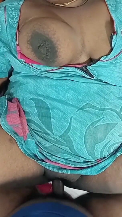 Moment émotionnel de « Couples desi tamouls, sexe torride dans la chambre »