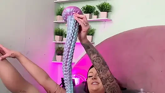 Büyük ahtapot fantezi dildo sikişi
