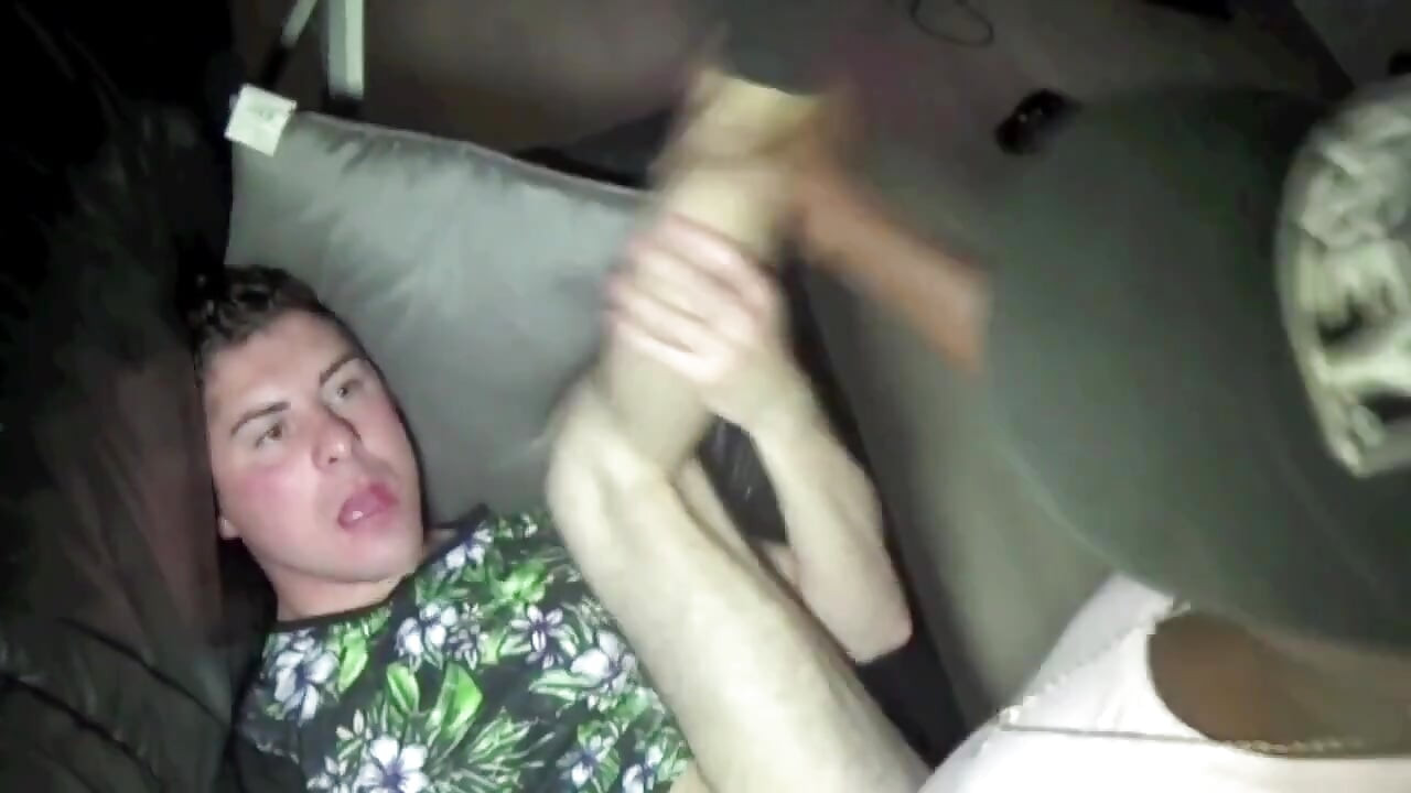 זונה צרפתייה מזדיינת עם שחורה מבוגרת עם זין XXL