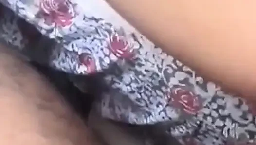 Seksi orta yaşlı seksi ev hanımı üvey oğluyla sikişiyor epik fışkırtarak titreyerek orgazm oluyor