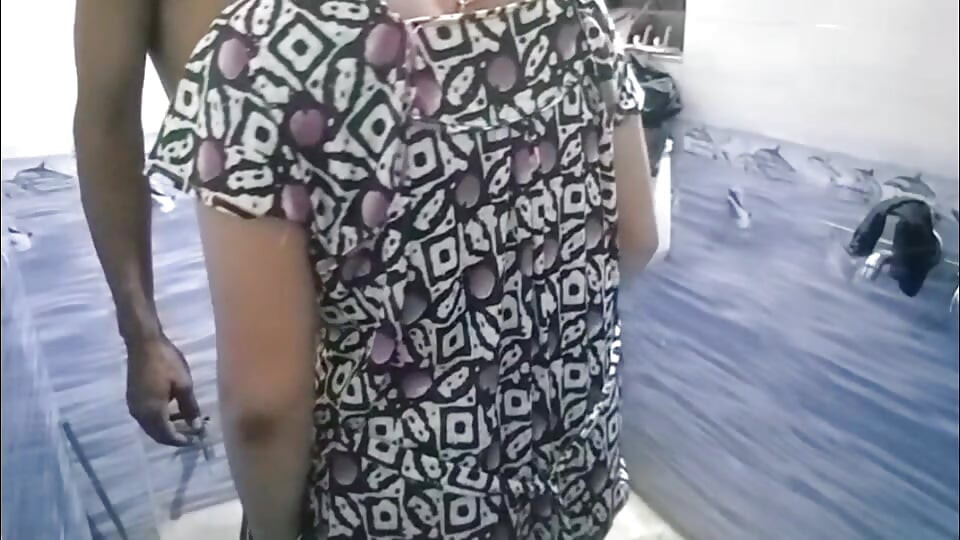 Desi girlfriend se pahali baar mulakat ki bathroom me jakar bahut choda