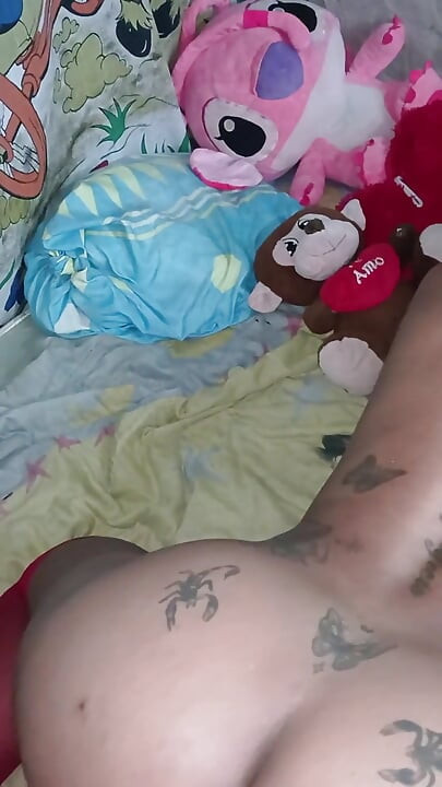 Venezuelská trans, velký zadek s dobrým tělem, má penis zkroucený, hluboké hrdlo