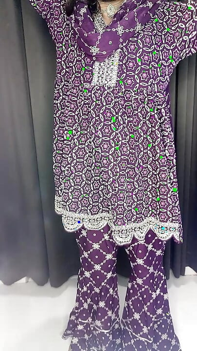 Indisk bhabhi ensam hemma med vibrator